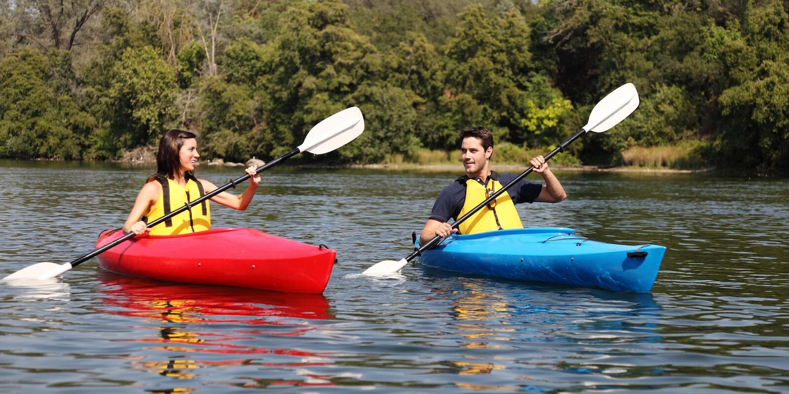 2 people kayaking on a sunny day